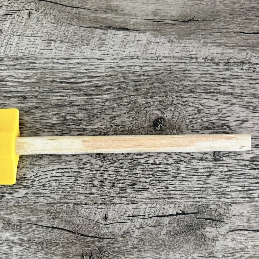 Le Creuset Yellow Spatula Scraper Silicone Wood‎